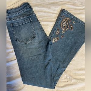 |SOLD|   Beautiful detailed bootcut jeans light washed